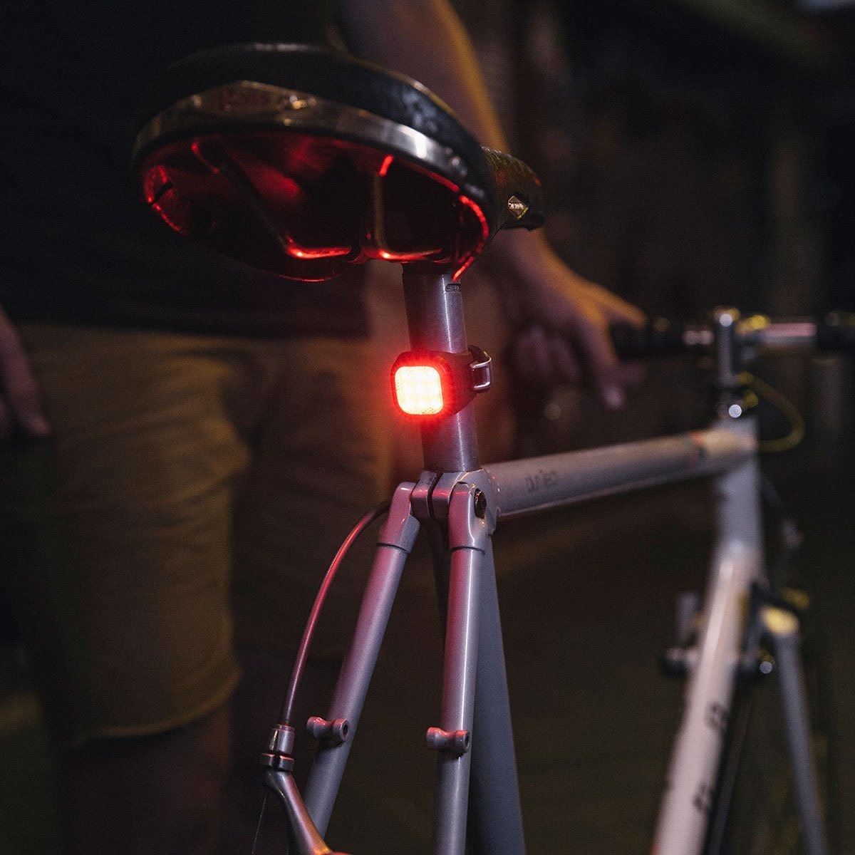 Luz Led Trasera Knog Blinder Mini Niner Usb - Imagen 3