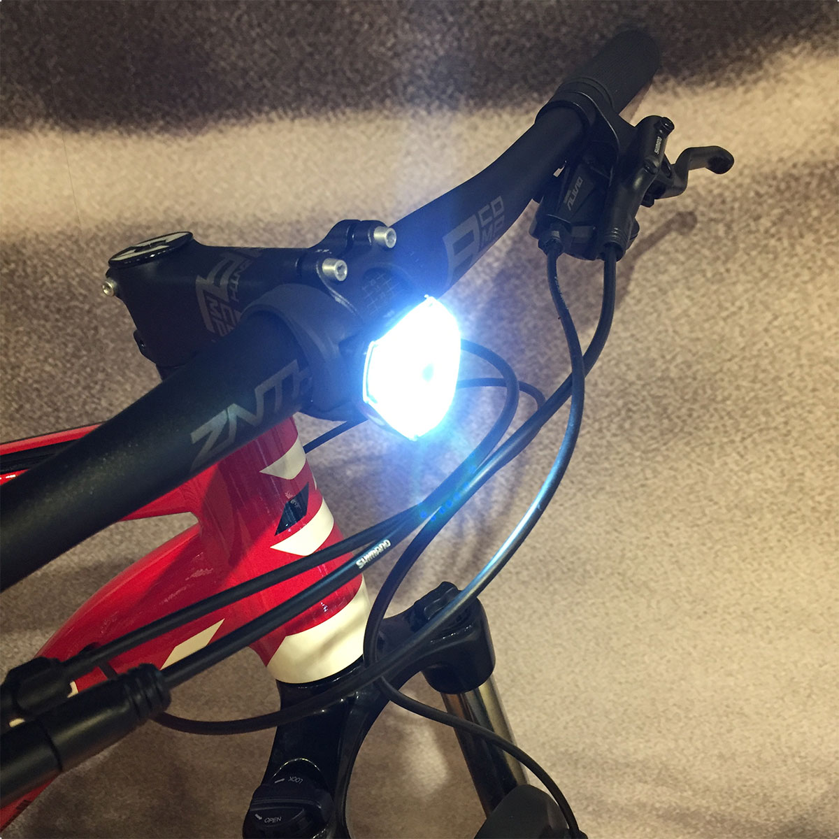 Luz Led Delantera Usb Van Halen VAN805 86lm - Imagen 3